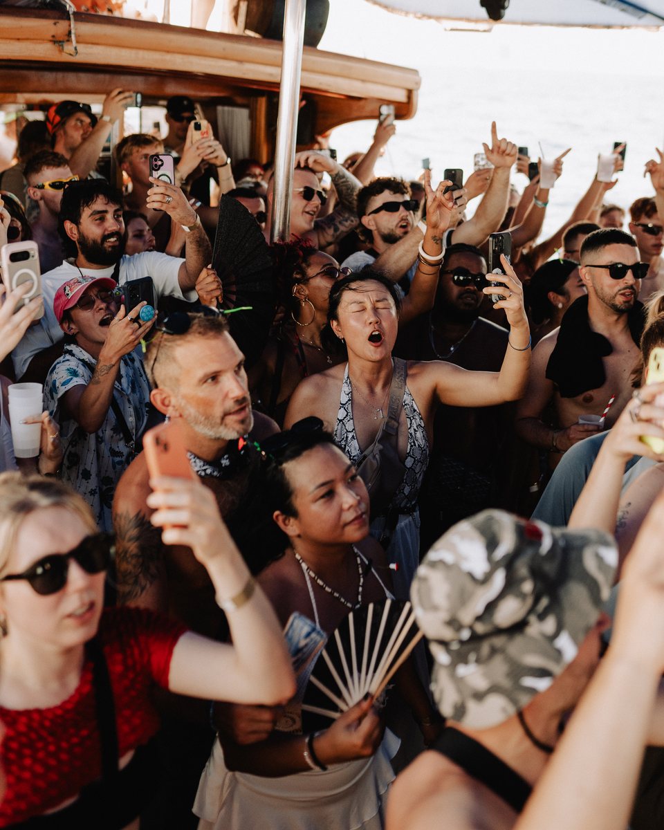 Boat Party DJ & Crowd